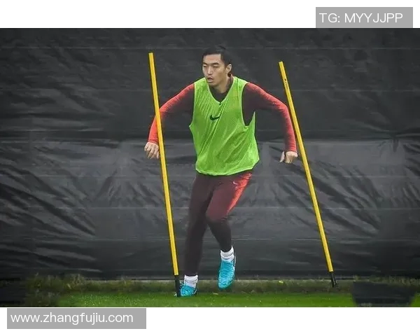 韩国22岁足球明星崭露头角引发全球关注未来发展备受期待